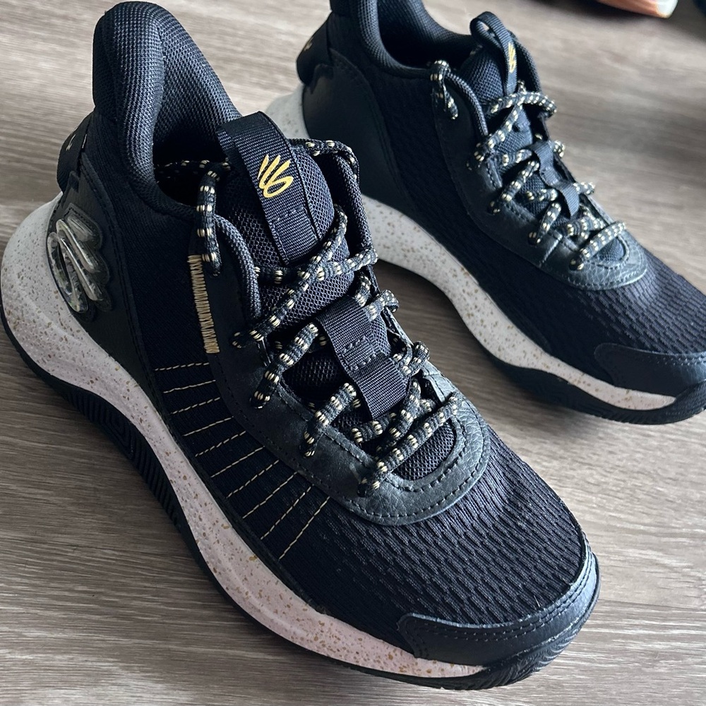 Under Armour Curry 3Z7 'Black White' - kids size 4Y